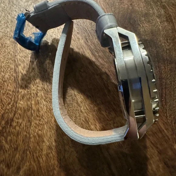 Android Quartz Gray Strap ANDROID
Mens Watch, New w/ out Tags - Picture 2 of 9